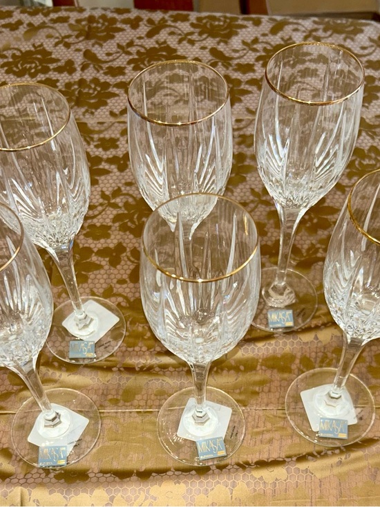 Mikasa Other - Mikasa Golden Lights Crystal Wine Glasses with Gold Rim - Set of 6